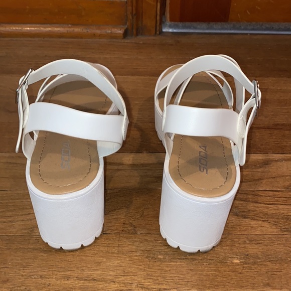 White platform sandals - Picture 3 of 5